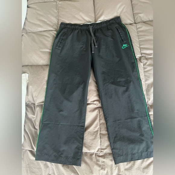 Nike Track Pants Vintage.  Black with Green Piping & Swoosh. Size-XL (16-18) - Picture 2 of 13